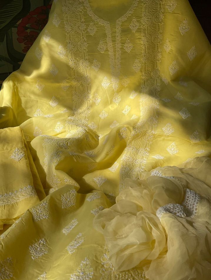 Ensemble costume en voile de coton avec broderie fine Chikankari et Boota, et dupatta en mousseline (Lot de 3)