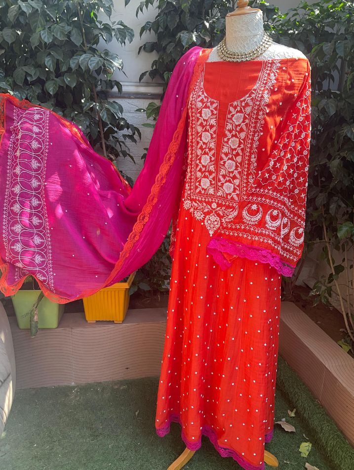 Ensemble Kurta Pur Mulmul avec Travail Chikankari & Cutdana et Dupatta Orné (Lot de 3) (Semi-Cousu)