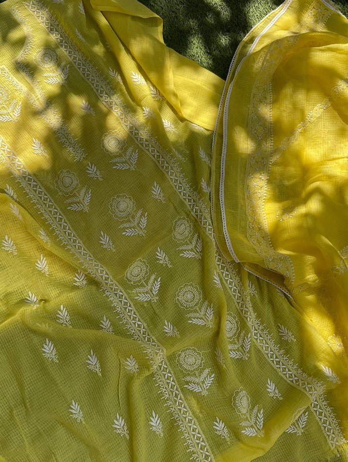 Ensemble Kota Chikankari non cousu