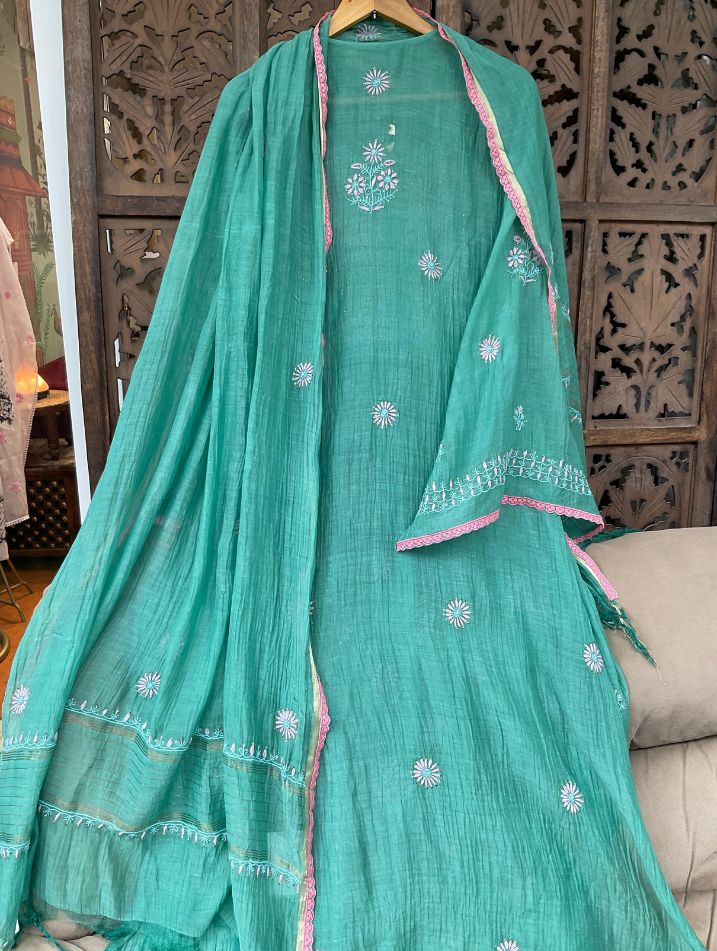 Ensemble trapèze élégant Chikankari & Mukesh