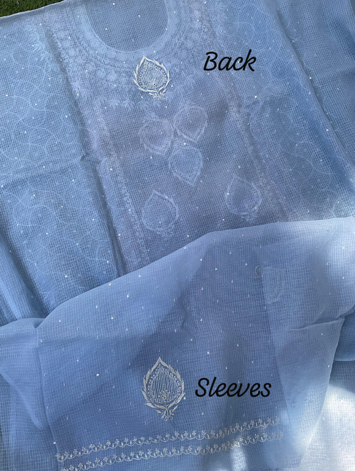 Ensemble Kota Chikankari non cousu