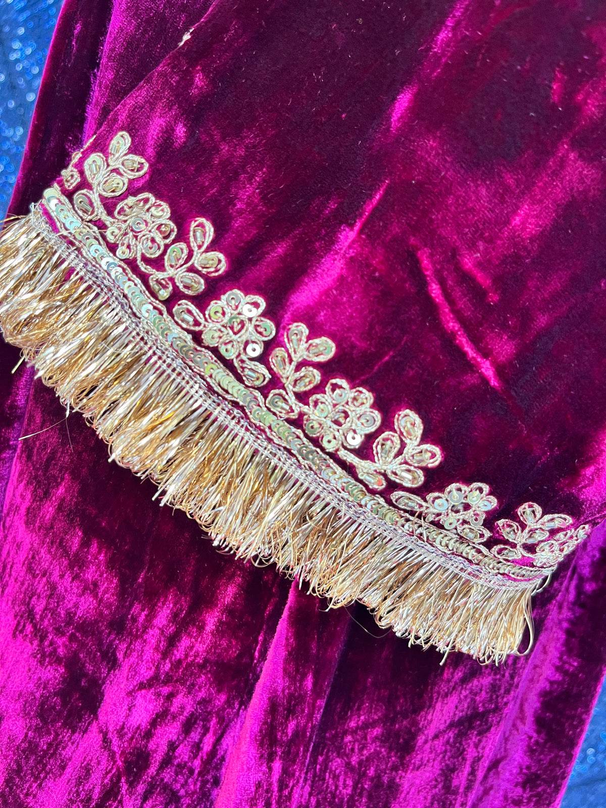 Ensemble de velours de soie Royal avec dupatta en tissu aérien