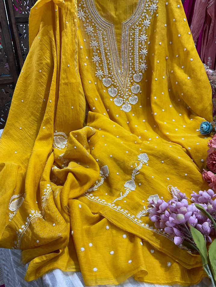 Grace in Every Thread: Mulmul Chikankari Ensemble with Pearls & Cutdana
