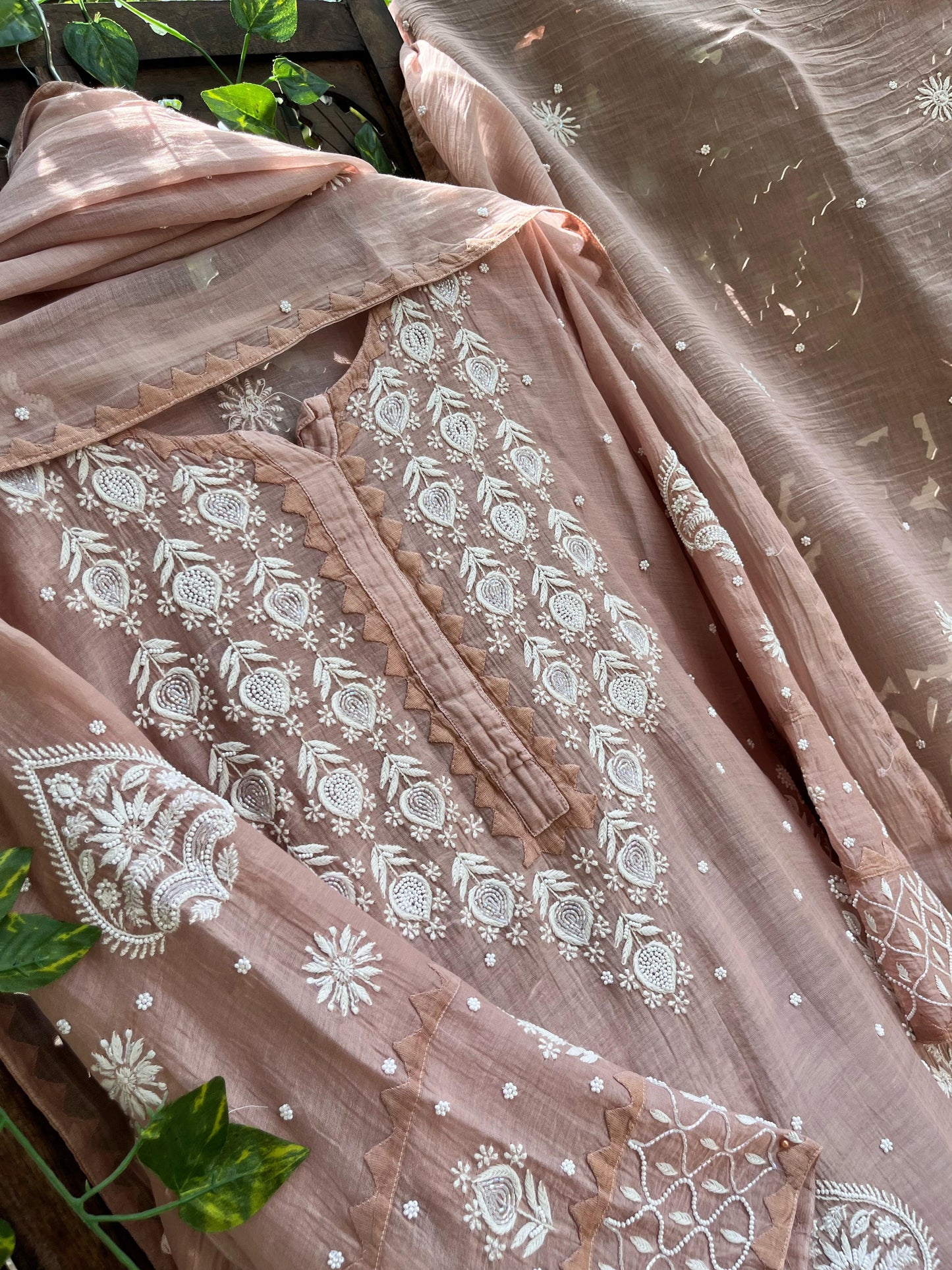Whispers of Royalty in Mulmul & Pearl
