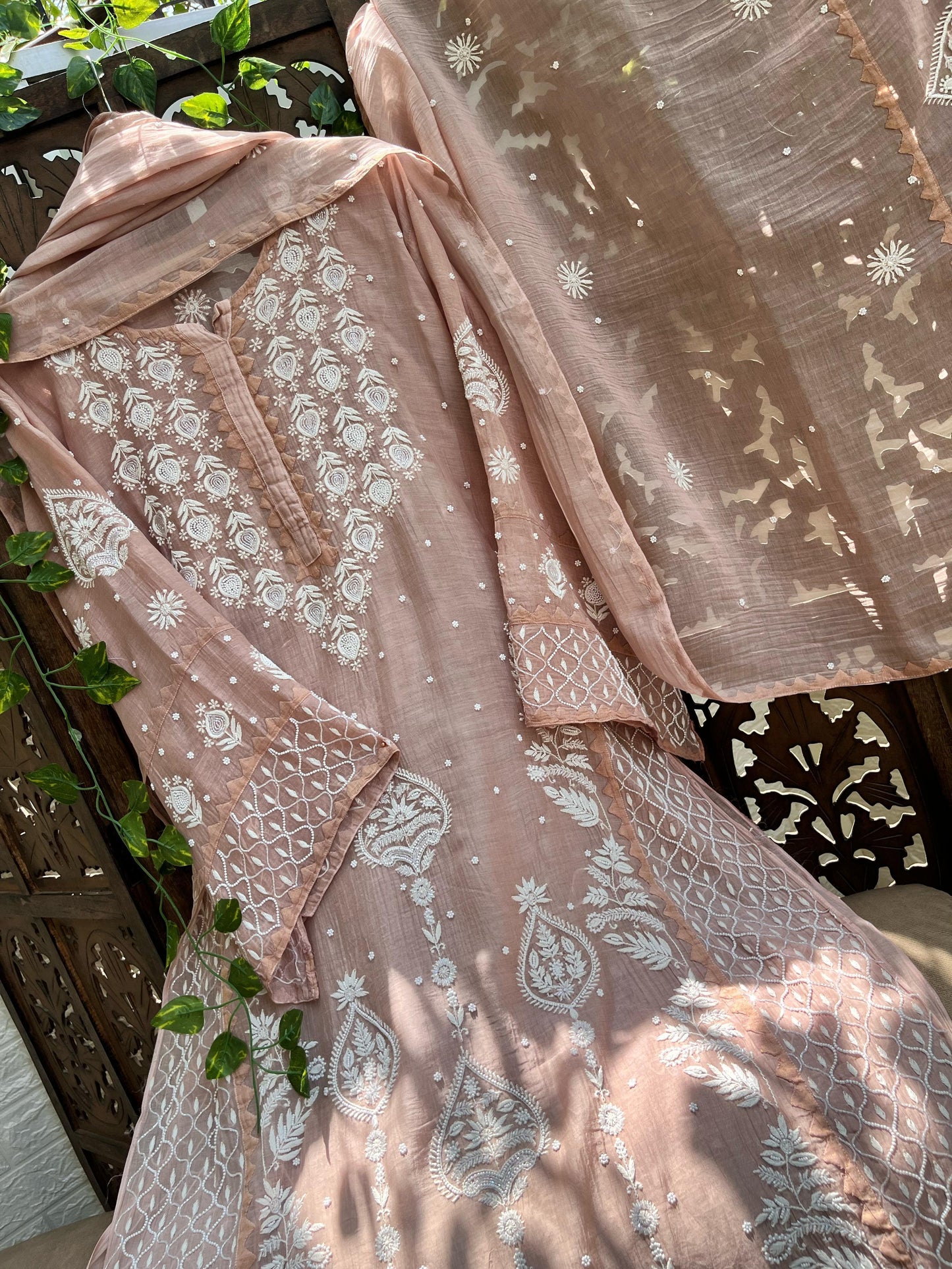 Whispers of Royalty in Mulmul & Pearl