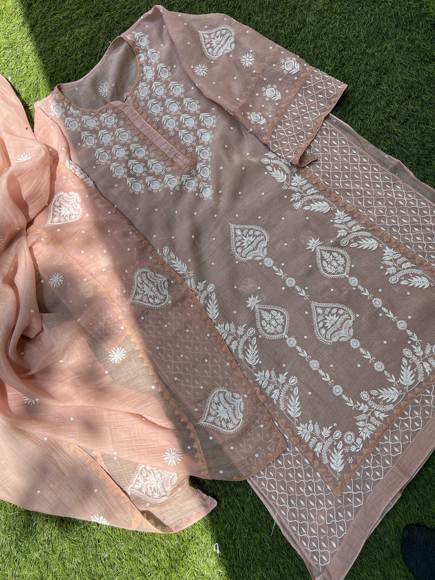 Whispers of Royalty in Mulmul & Pearl