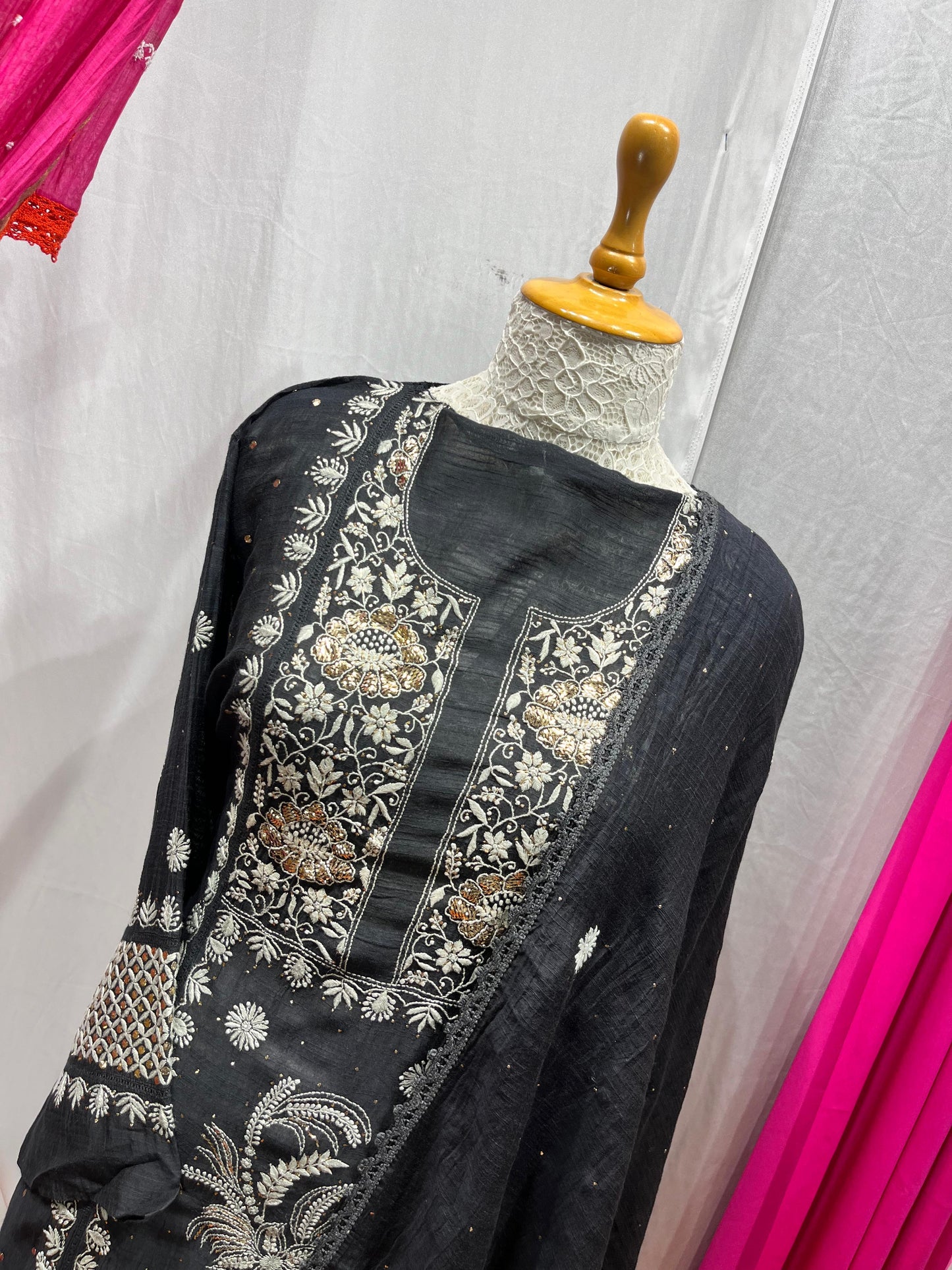 Regal Radiance – Handcrafted Kurta Set with Mukaish & Pearl Detailing