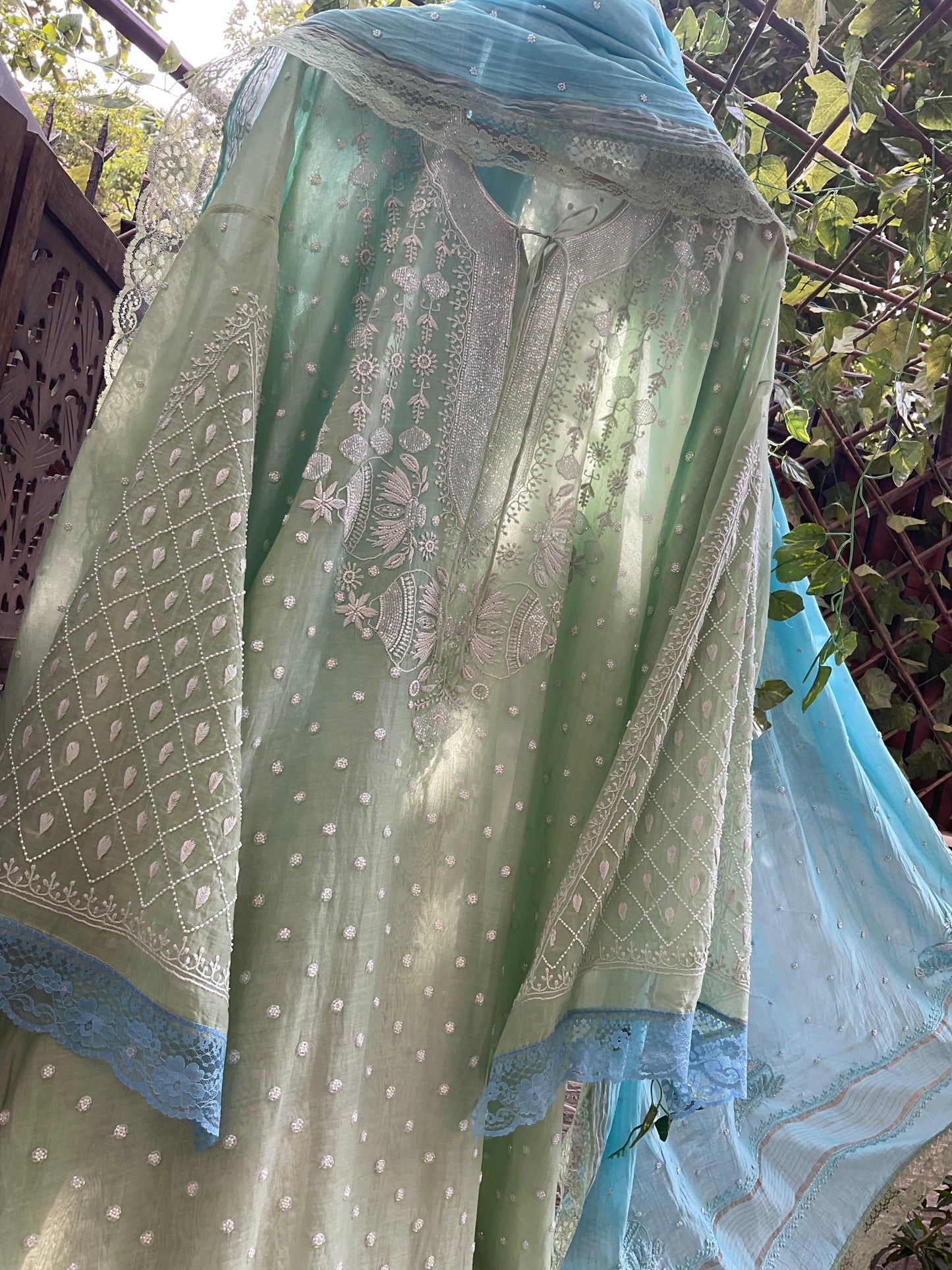 Timeless Grace: Chikankari Mulmul Ensemble with Cutdana & Pearl Embellishments