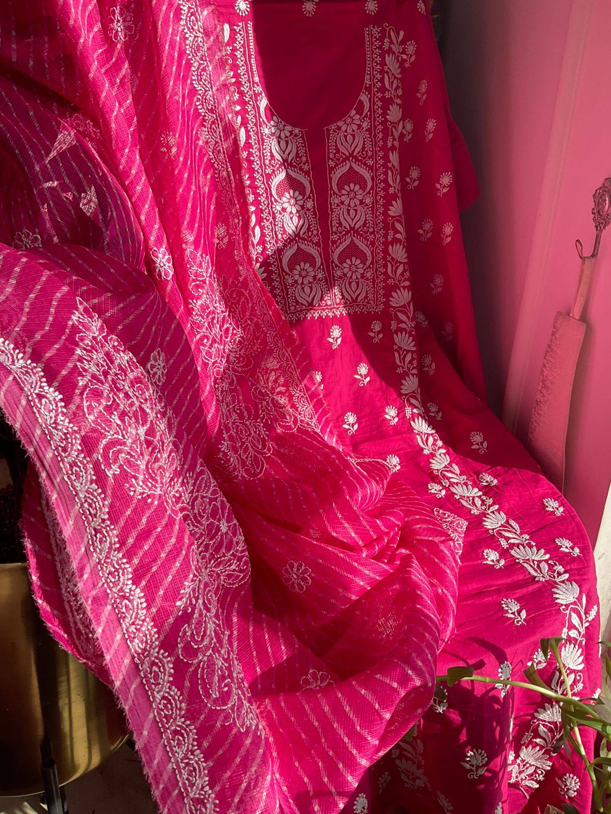Ensemble Kurta en pur coton avec Dupatta Kota imprimé Chikankari et Leheriya (Lot de 3) (Non cousu)