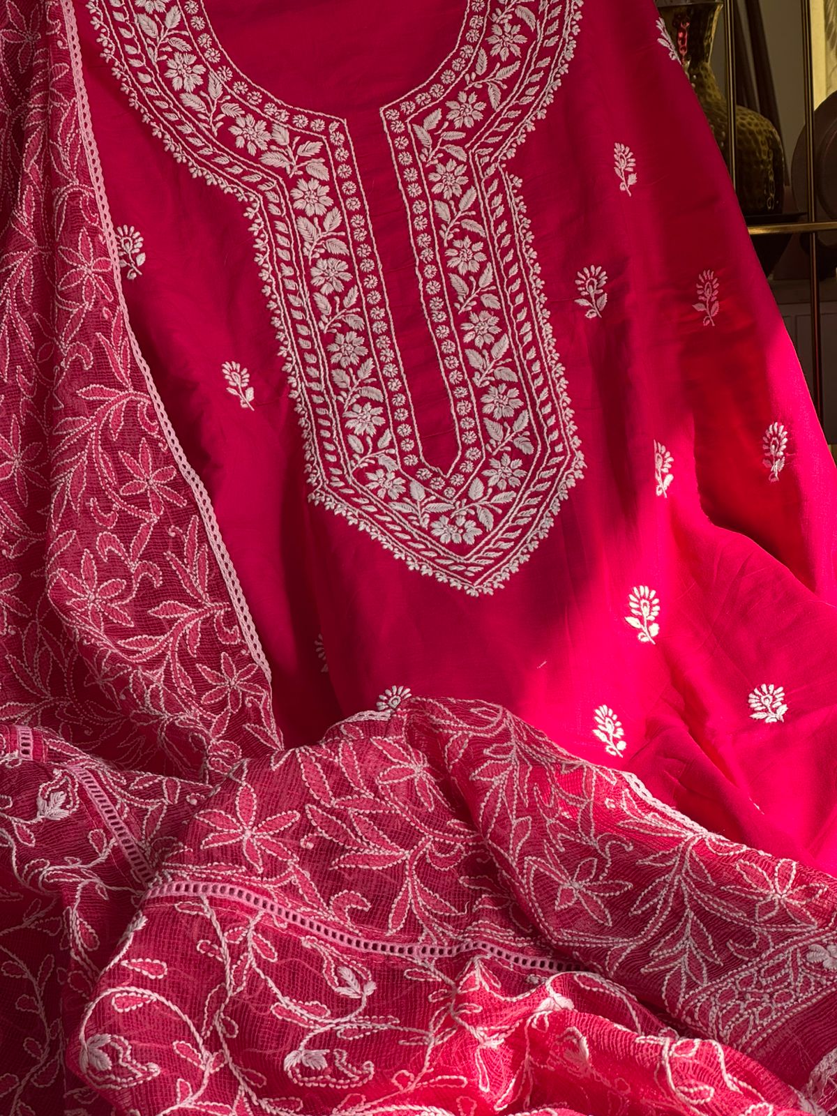 Ensemble Kurta en voile de pur coton avec motifs Chikankari Boota et Jaal et dupatta Kota (ensemble de 2) (non cousu)