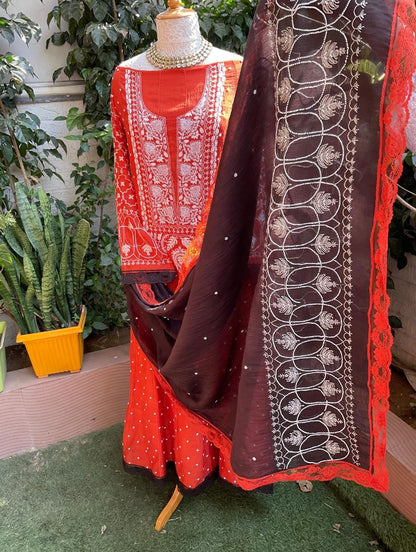 Ensemble Kurta Mulmul Pur avec Travail Chikankari & Cutdana et Dupatta Orné (Ensemble de 3) (Semi-Cousu)