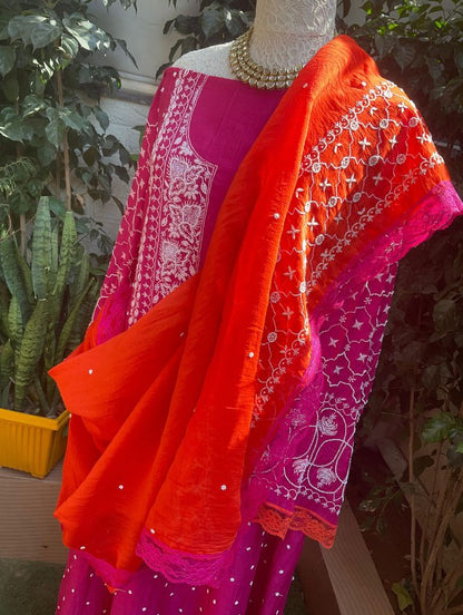 Ensemble Kurta Pur Mulmul avec Travail Chikankari & Cutdana et Dupatta Orné (Lot de 3) (Semi-Cousu)