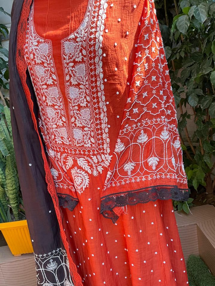 Ensemble Kurta Mulmul Pur avec Travail Chikankari & Cutdana et Dupatta Orné (Ensemble de 3) (Semi-Cousu)