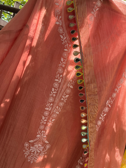 Ensemble Kurta Mulmul Pur avec Chikankari et Manches Brodés avec Dupatta en Dentelle Miroir (Ensemble de 3) (Semi-cousu)