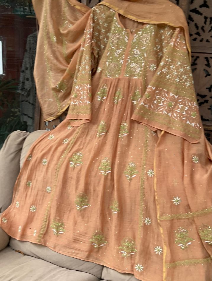 Ensemble A-Line Chikankari & Mukesh Élégant