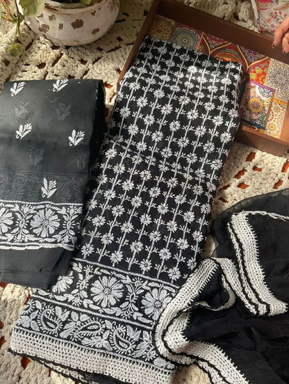 Ensemble de costume en voile de coton avec broderie Chikankari fine et motifs Boota, et dupatta en mousseline (Lot de 3)