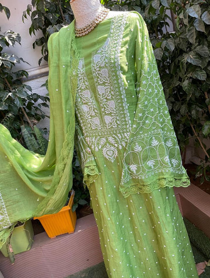 Ensemble Kurta en pur Mulmul avec broderies Chikankari et Cutdana, et dupatta orné (Lot de 3) (Semi-cousu)
