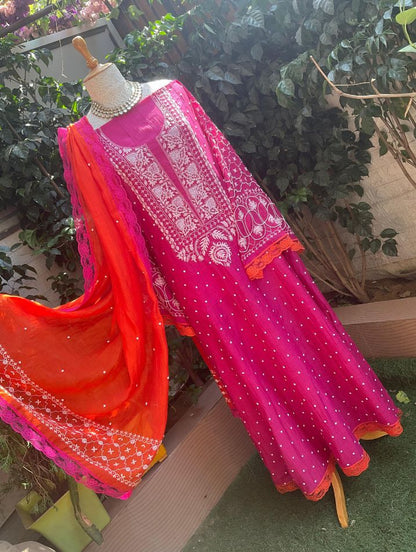 Ensemble Kurta Pur Mulmul avec Travail Chikankari & Cutdana et Dupatta Orné (Lot de 3) (Semi-Cousu)