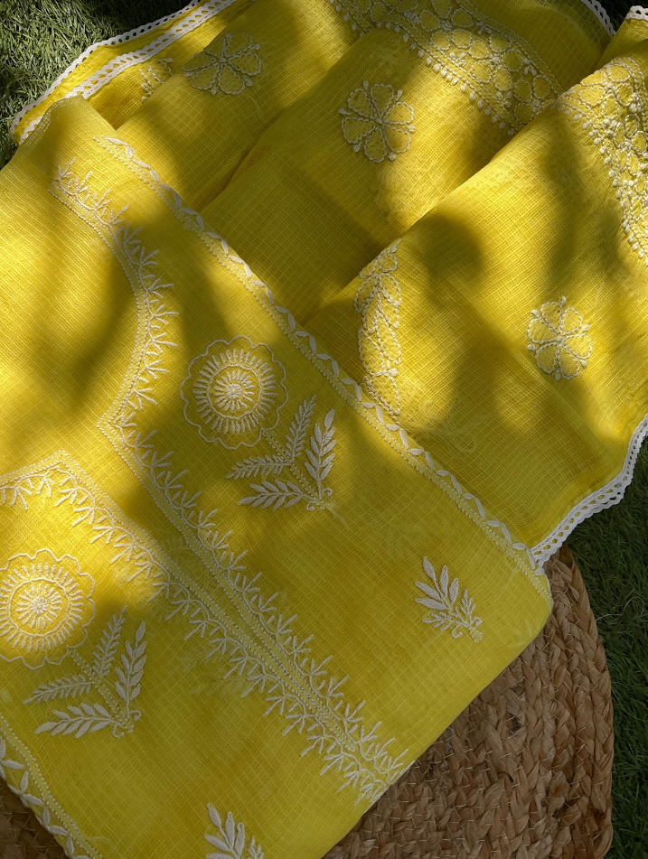 Ensemble Kota Chikankari non cousu