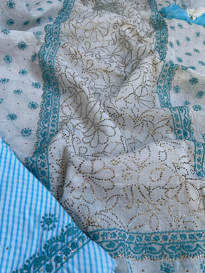 Ensemble gracieux en voile de coton Chikankari