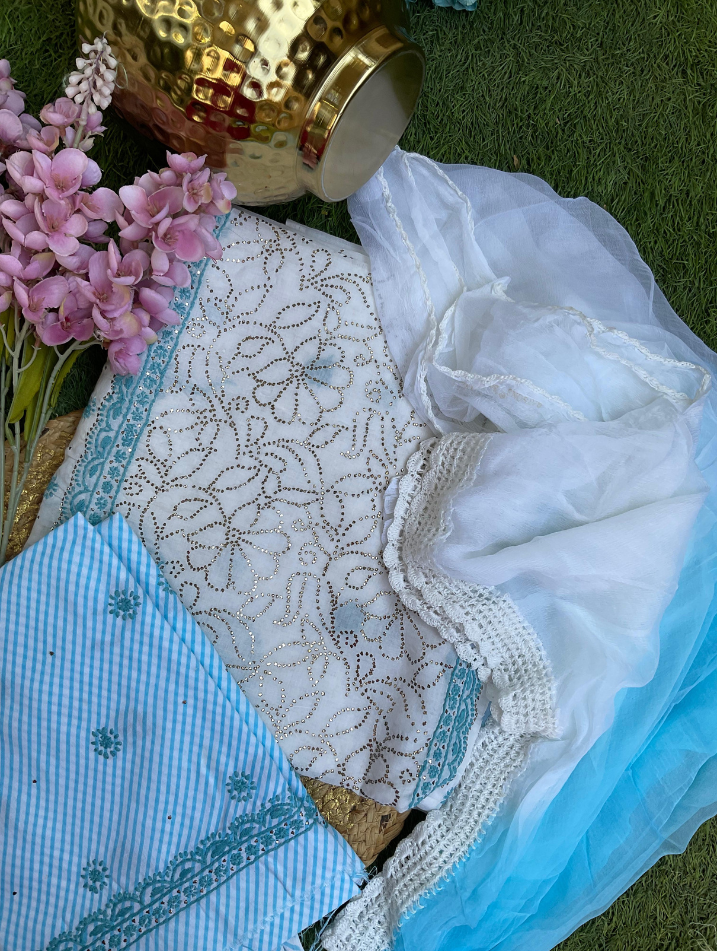 Ensemble gracieux en voile de coton Chikankari