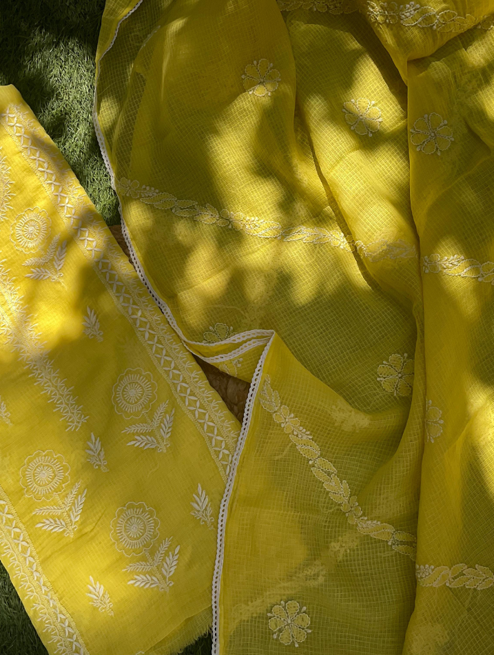 Ensemble Kota Chikankari non cousu