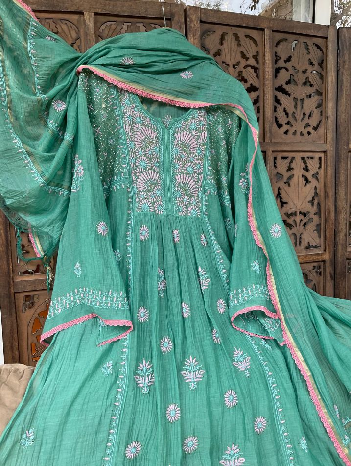 Ensemble trapèze élégant Chikankari & Mukesh