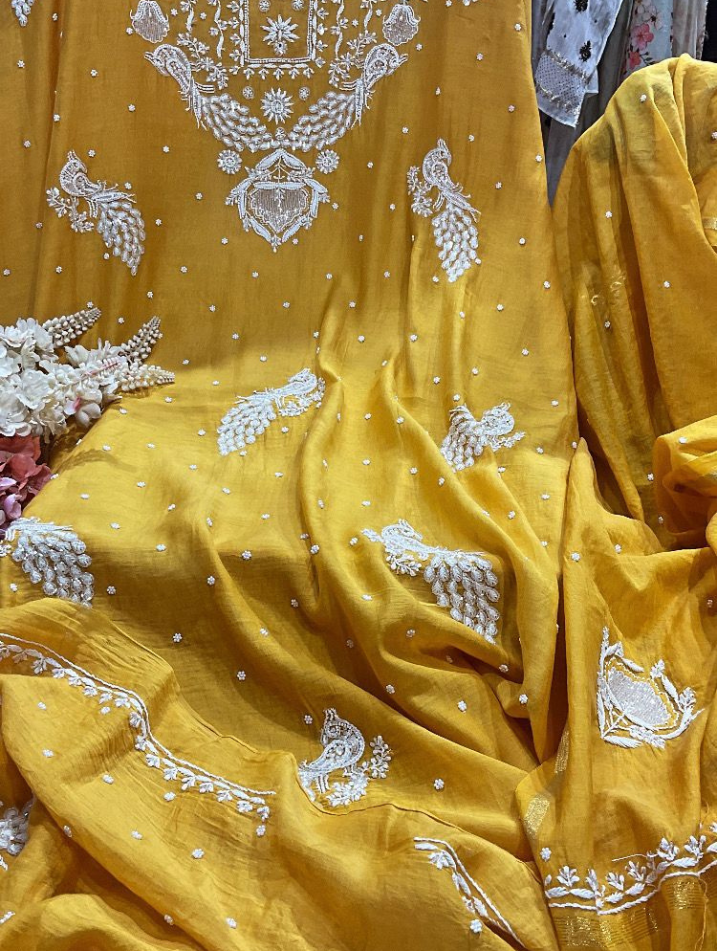 Ethereal Mulmul Ensemble – Elegance in Every Thread