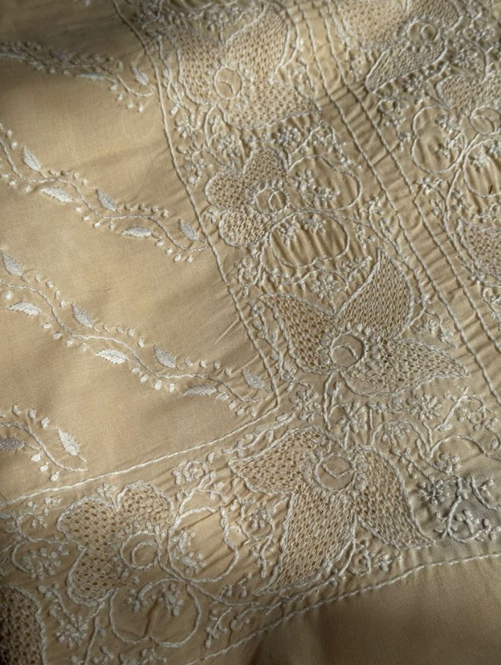 Ensemble de costume en voile de coton avec travail Chikankari et Haath Jaali avec dupatta en mousseline (lot de 3)