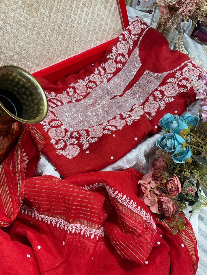 Ensemble kurta en pur coton mulmul avec broderie Chikankari et perles coupées (Cutdana) et dupatta (ensemble de 3 pièces) (cousu)