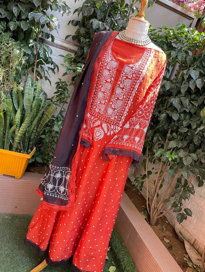 Ensemble Kurta Mulmul Pur avec Travail Chikankari & Cutdana et Dupatta Orné (Ensemble de 3) (Semi-Cousu)