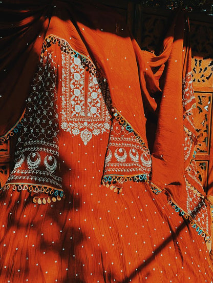 Ensemble Kurta Mulmul Pur avec Chikankari et Cutdana - Broderie Moti Noire avec Dupatta Brodé (Ensemble de 3) (Cousu)