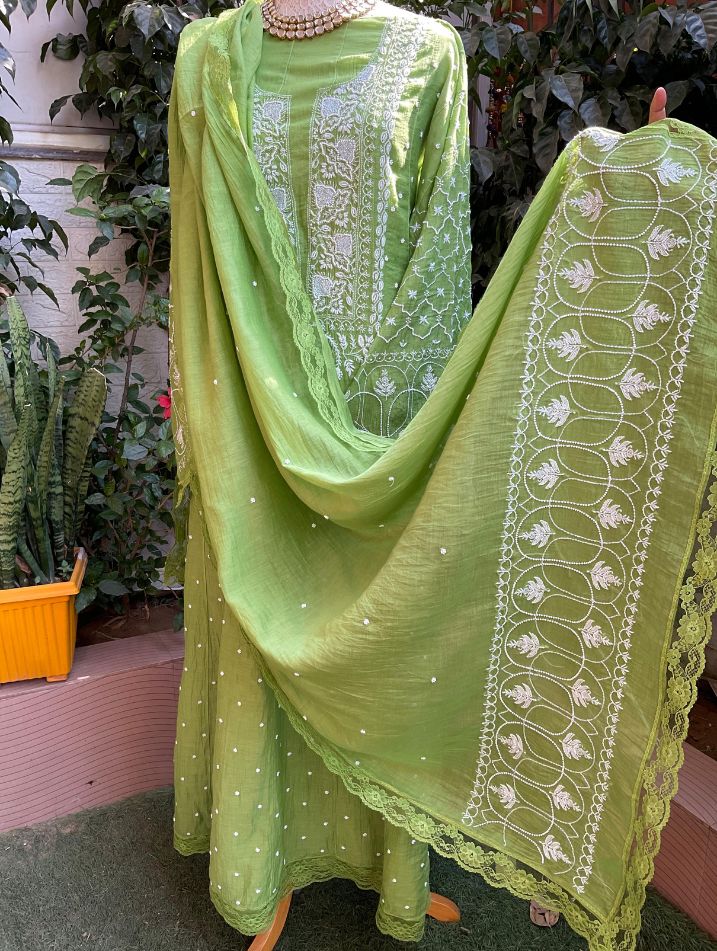 Ensemble Kurta en pur Mulmul avec broderies Chikankari et Cutdana, et dupatta orné (Lot de 3) (Semi-cousu)