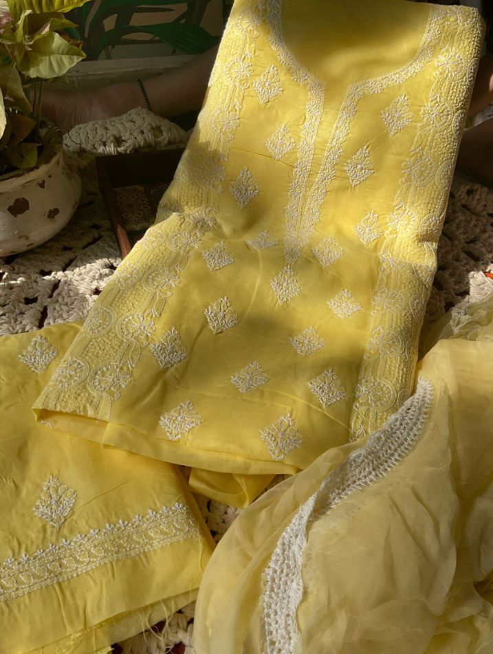 Ensemble costume en voile de coton avec broderie fine Chikankari et Boota, et dupatta en mousseline (Lot de 3)