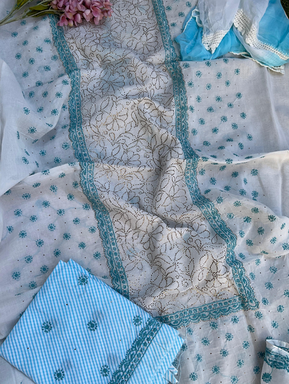 Ensemble gracieux en voile de coton Chikankari