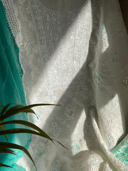 Ensemble de costume en voile de coton avec broderie Chikankari Jaal et travail de sequins-Cutdana, avec dupatta en mousseline (lot de 3) (non cousu)