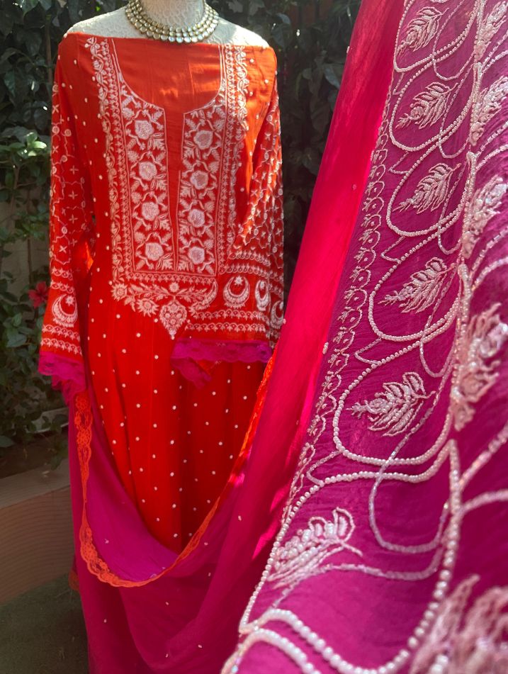 Ensemble Kurta Pur Mulmul avec Travail Chikankari & Cutdana et Dupatta Orné (Lot de 3) (Semi-Cousu)