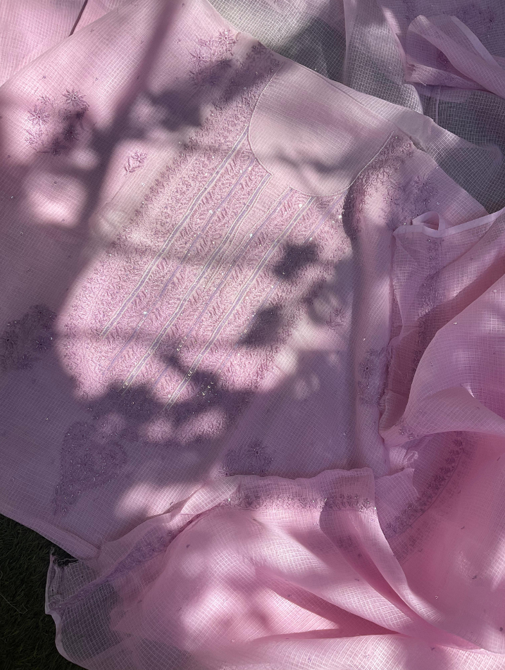 Ensemble Kota Chikankari non cousu