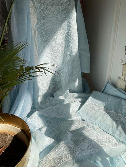 Ensemble costume en voile de coton avec broderie Chikankari Jaal et bordures, et dupatta en mousseline (lot de 3) (non cousu)
