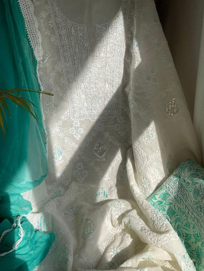 Ensemble de costume en voile de coton avec broderie Chikankari Jaal et travail de sequins-Cutdana, avec dupatta en mousseline (lot de 3) (non cousu)