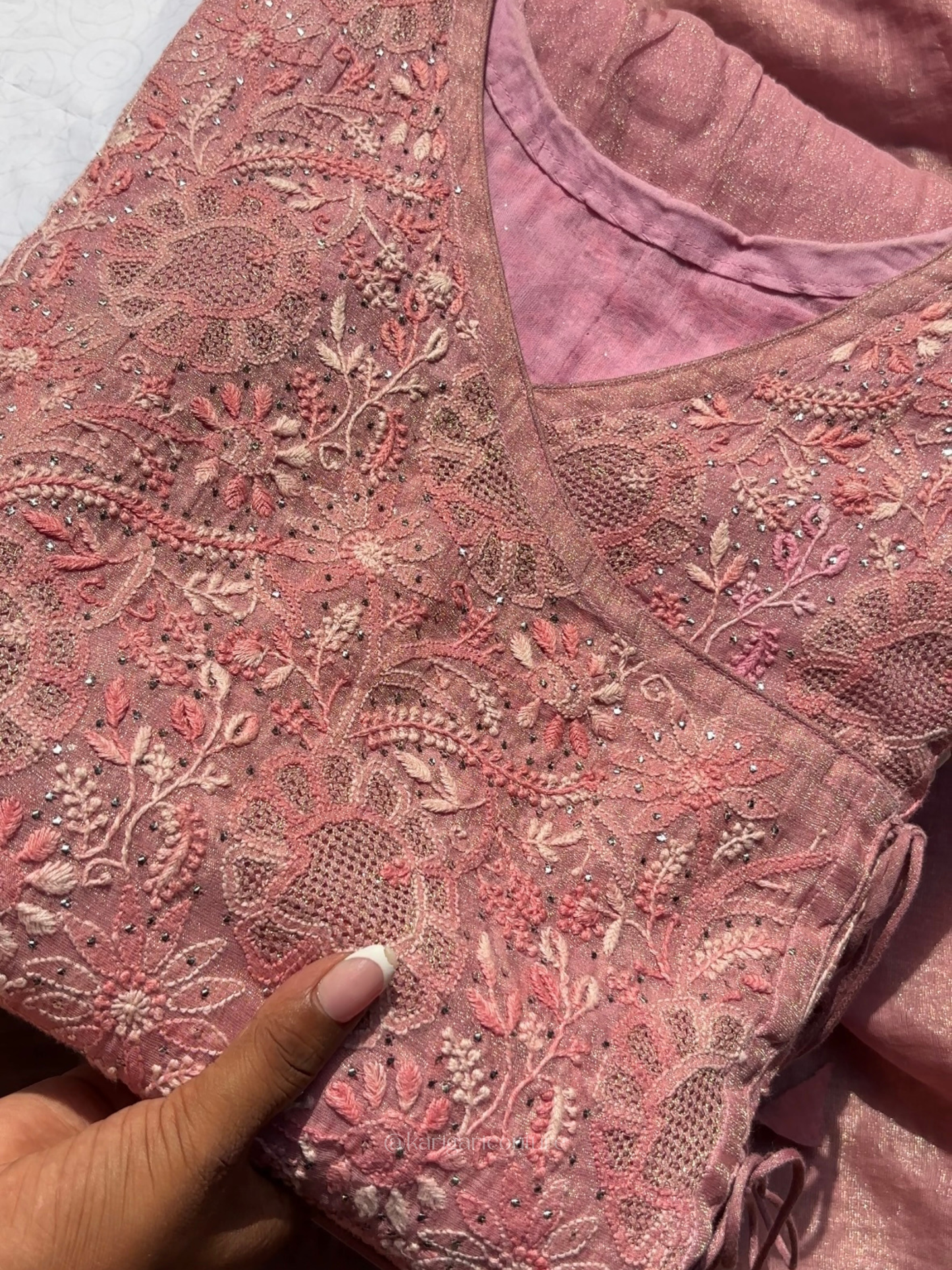 Ensemble Angrakha en Tissu Brodé Main avec Travail Jaali Complexe et Lourde Dupatta (Ensemble de 2)