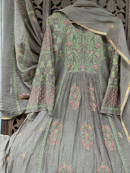 Ensemble A-Line Chikankari et Mukesh raffiné