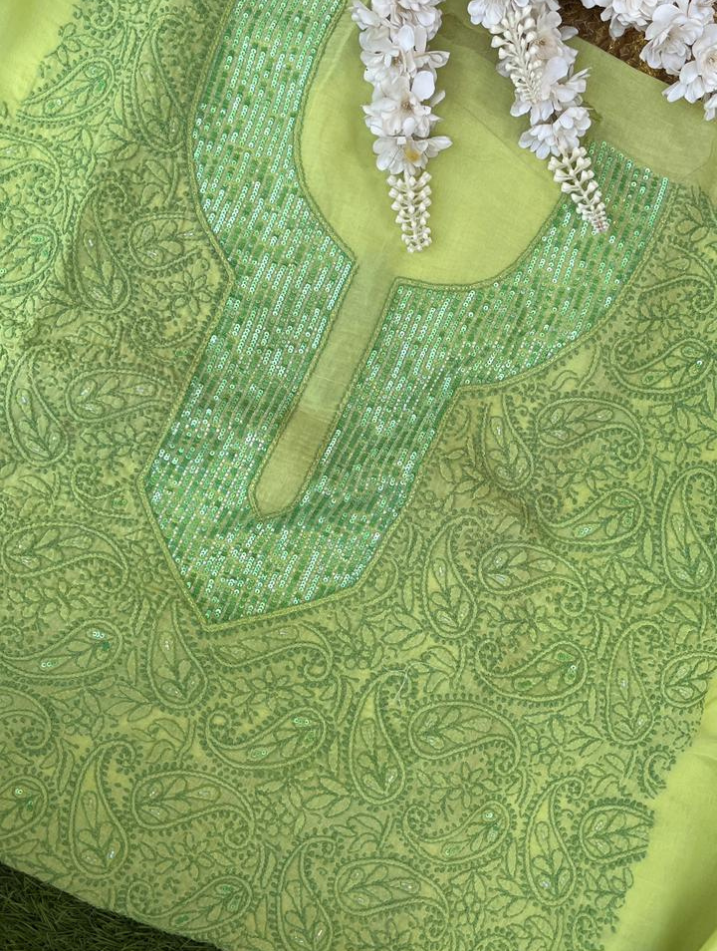 Kurta en voile de coton Chikankari avec des accents de sequins