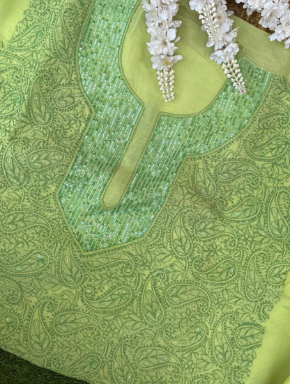 Kurta en voile de coton Chikankari avec des accents de sequins