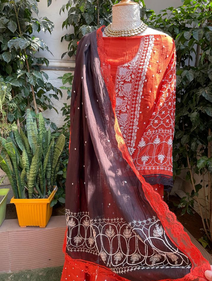 Ensemble Kurta Mulmul Pur avec Travail Chikankari & Cutdana et Dupatta Orné (Ensemble de 3) (Semi-Cousu)