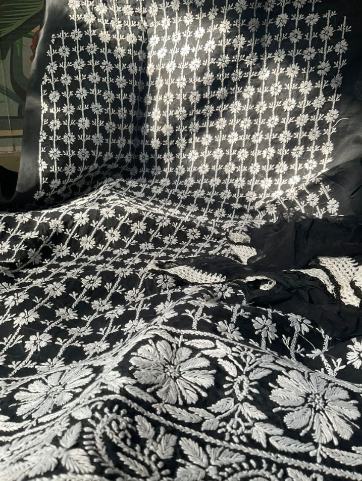 Ensemble de costume en voile de coton avec broderie Chikankari fine et motifs Boota, et dupatta en mousseline (Lot de 3)