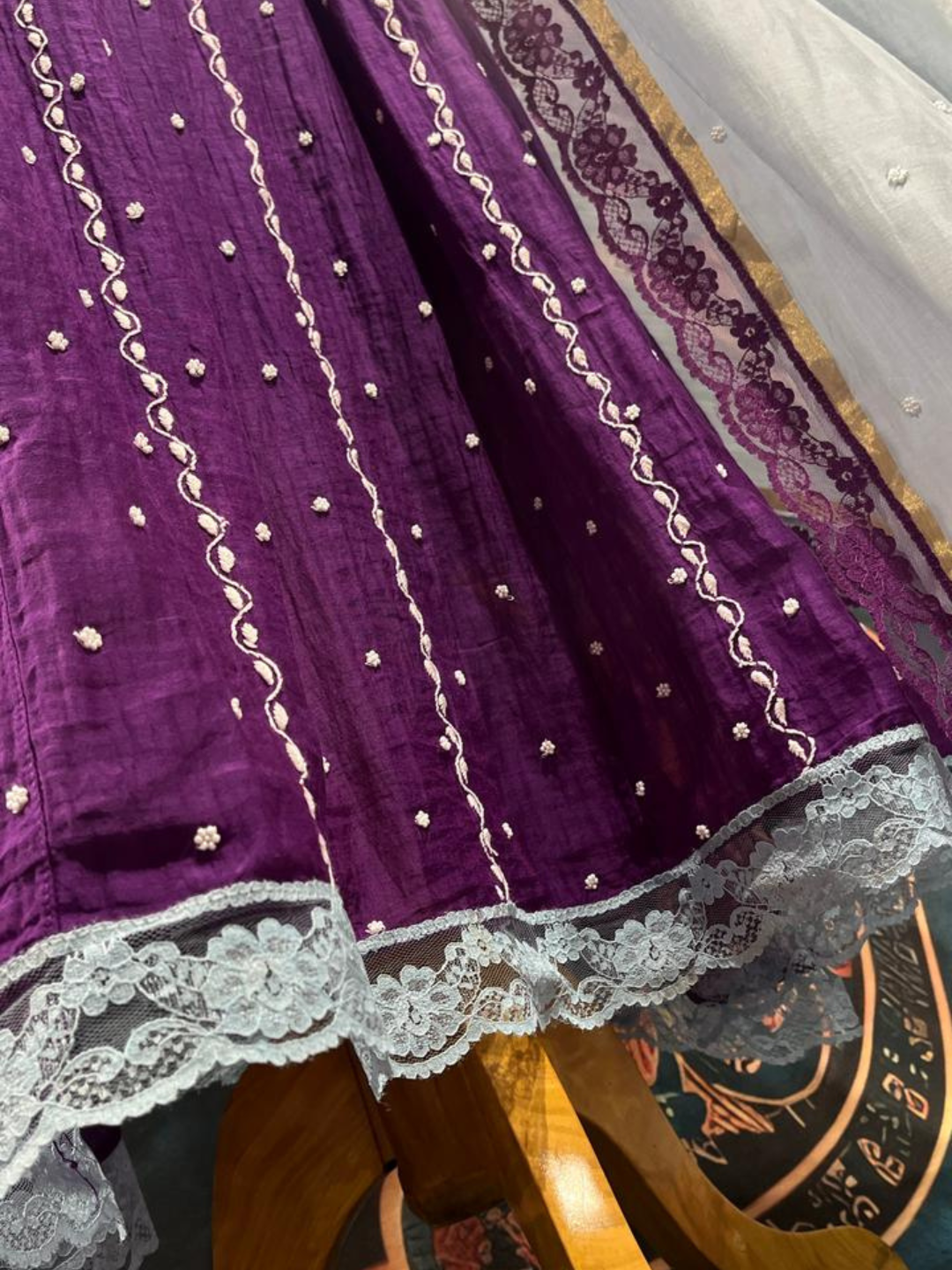 फेस्टिव रेडी मलमल चिकनकारी अनारकली सेट