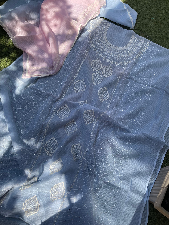 Ensemble Kota Chikankari non cousu