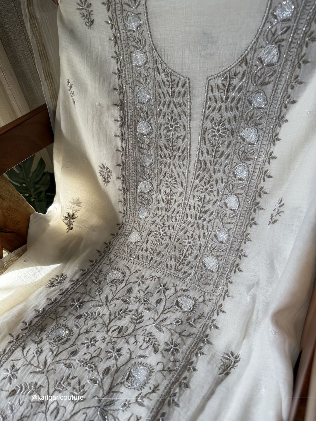 Ensemble Kurta en Pur Mulmul avec Chikankari Do Taar & Dupatta Brodé (Ensemble de 3) (Non Cousu)