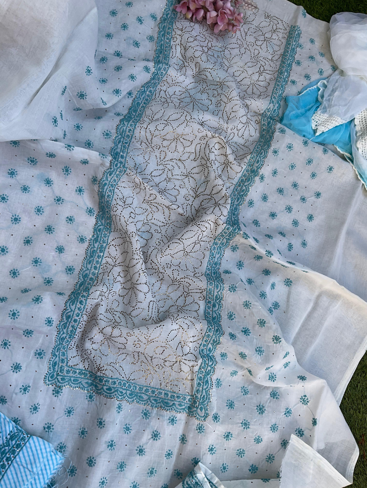 Ensemble gracieux en voile de coton Chikankari